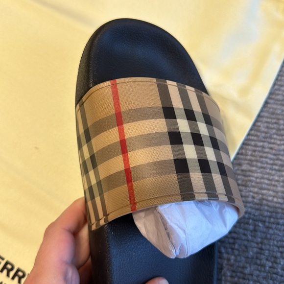 Burberry slides - Picture 5 of 8